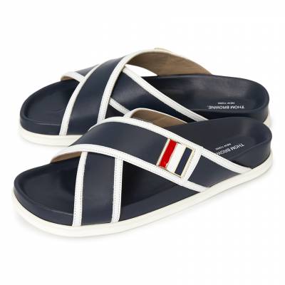 톰브라운(THOM BROWNE) 삼선 스트라이프 크리스 크로스 남자 샌들/슬리퍼 MFL079A 05584 415