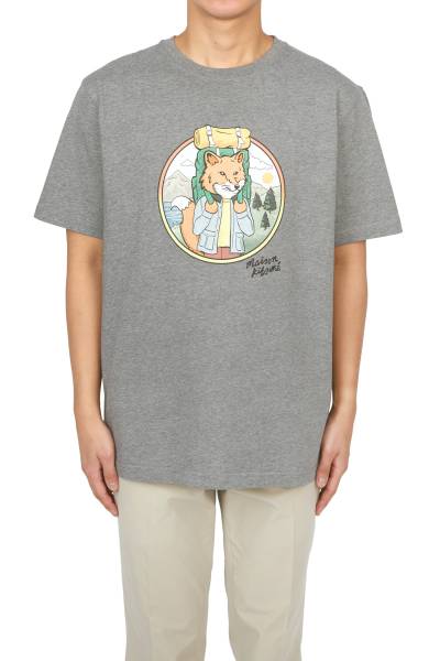 메종키츠네(MAISON KITSUNE) 램블링 폭스 남성 반팔티셔츠 NM00120KJ0118 H131