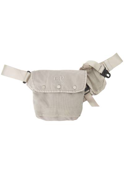 씨피컴퍼니(CP COMPANY) 남성 힙색 20CMAC044A 110540M 904